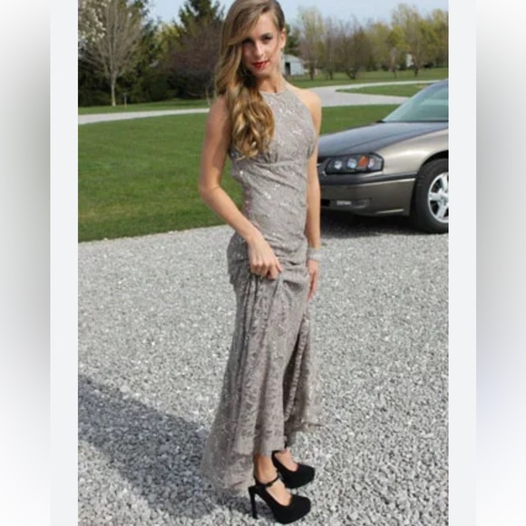Windsor Mermaid Dress Size 3/4 (Small)
Gray Sequin Lace Maxi Prom wedding - Picture 3 of 7